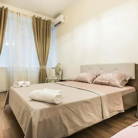 Sweet Home 8 Vip At Freedom Square Tbilisi Exterior photo